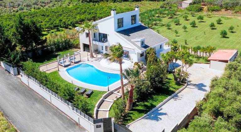 Villa with terrace, private pool & BBQ in Chania