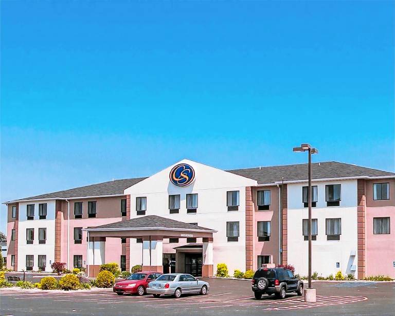 Comfort Suites South Haven near I-96 in South Haven, MI