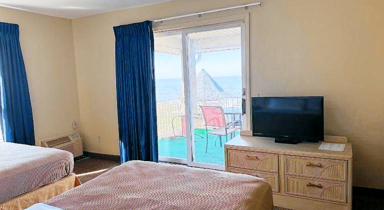 Clinton Inn & Suites — photo 2