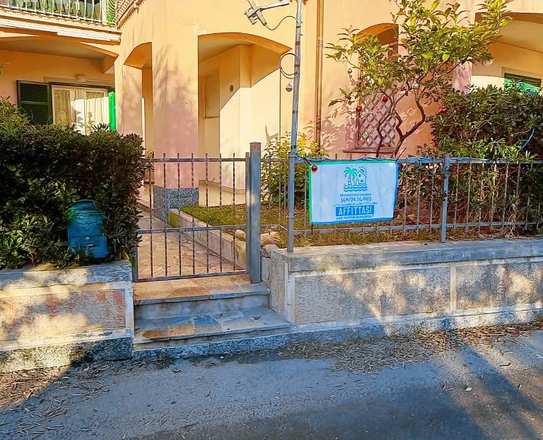 Apartment with patio & garden | Garden view in Laigueglia