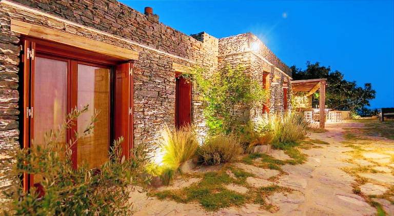 Vacation home with terrace, pool & garden — photo 4