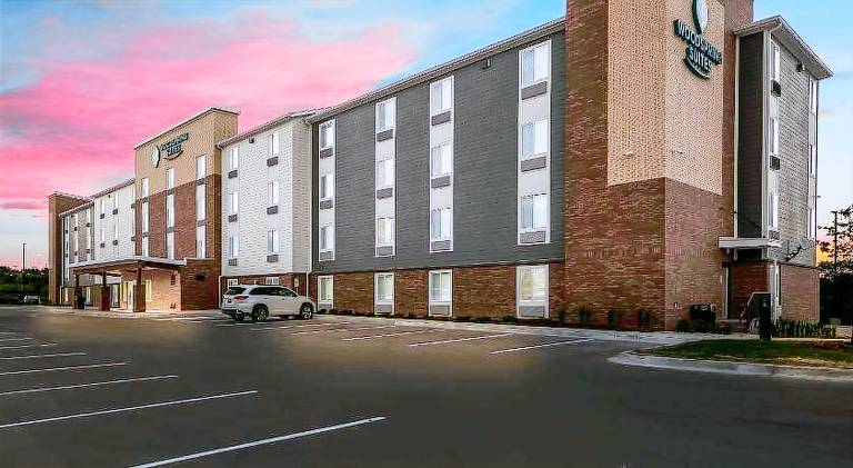 WoodSpring Suites Milwaukee Menomonee Falls