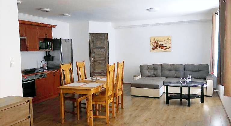 Holiday apartment with barbeque, yard & patio — photo 3