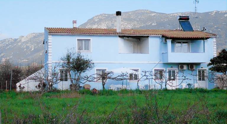 Holiday apartment with patio, garden & jacuzzi in Corfu