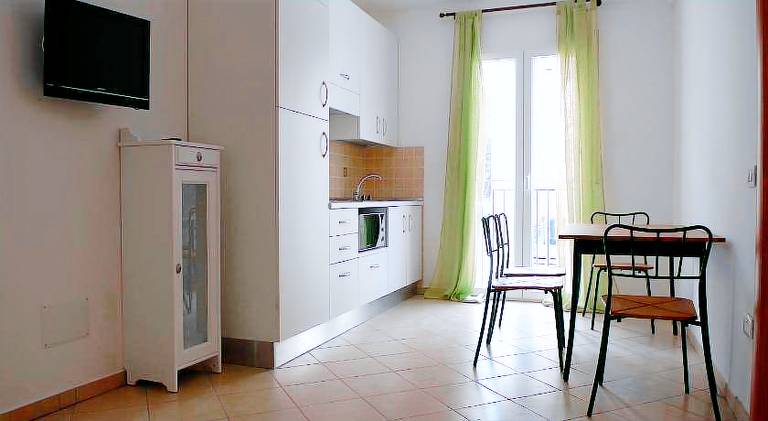 Serviced apartment with terrace — photo 2