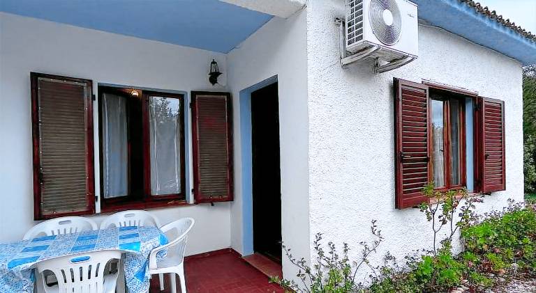 Vacation home with terrace & garden — photo 5