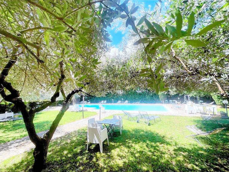 Luxury Villa in Spello, Private Pool, Spa, Restaurant, sleeps 54 inc 18 children — photo 5