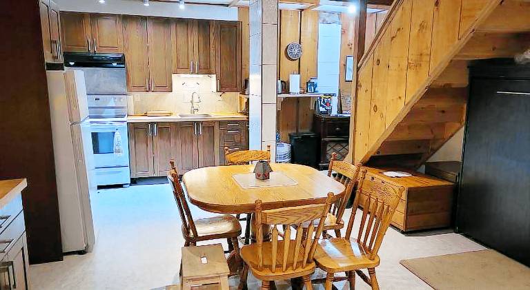 Apartment with terrace, barbeque & yard — photo 3
