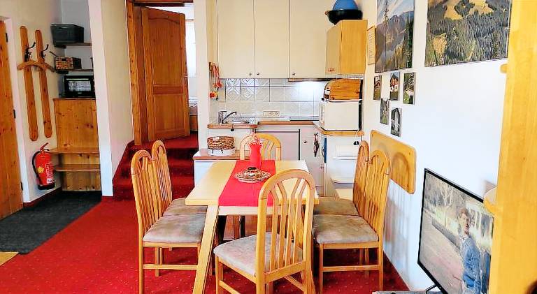 Apartment with garden, BBQ & patio — photo 4