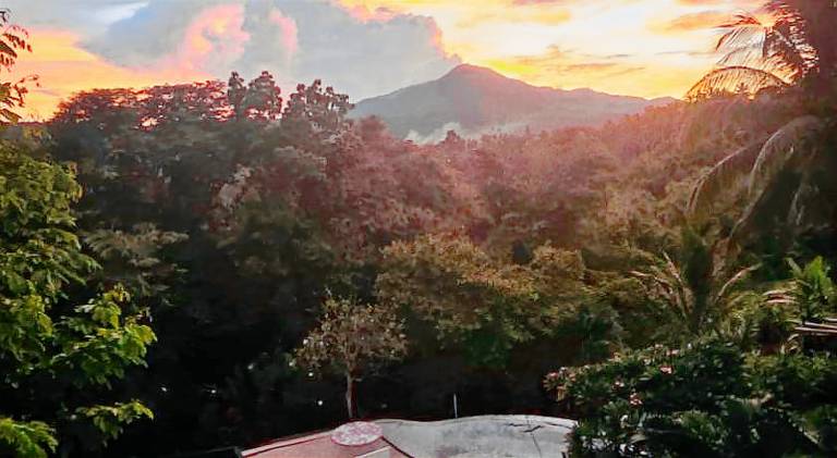 A touch of Pink secret garden resort in Puerto Princesa