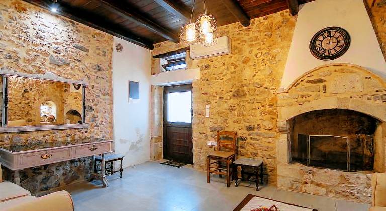 Rental apartment with patio — photo 3
