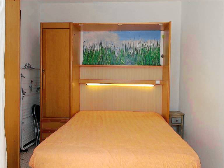 Cozy T1 in Balaruc-les-Bains with Balcony, A/C, and Modern Amenities — photo 5