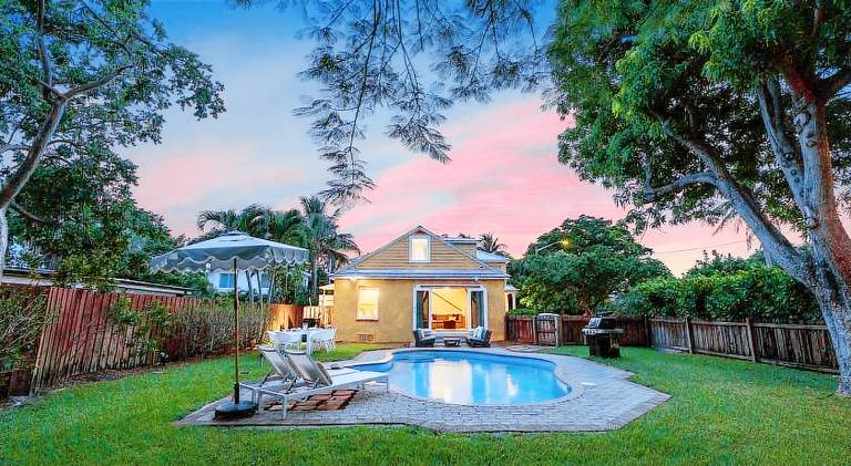 Vacation home with pool | Pets allowed in West Palm Beach, FL