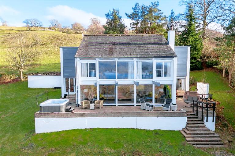 Family-friendly cottage with yard & hot tub | Pet-friendly in Ambleside