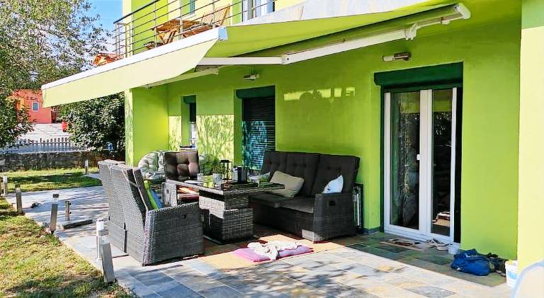 Apartment with pool — photo 2