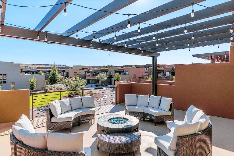 Vacation home with barbecue, heated pool & hot tub | Golf view in St. George, UT