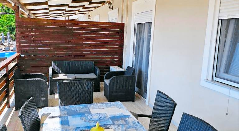 House with grill, pool & yard — photo 5