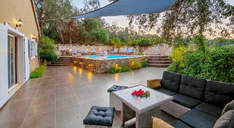 Villa with patio, yard & grill — photo 5