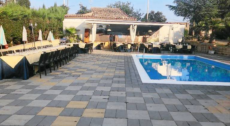 Villa with pool — photo 3