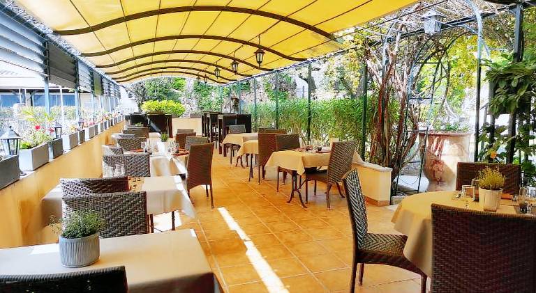 Logis Hotel - Restaurant Residence Les Cedres — photo 3