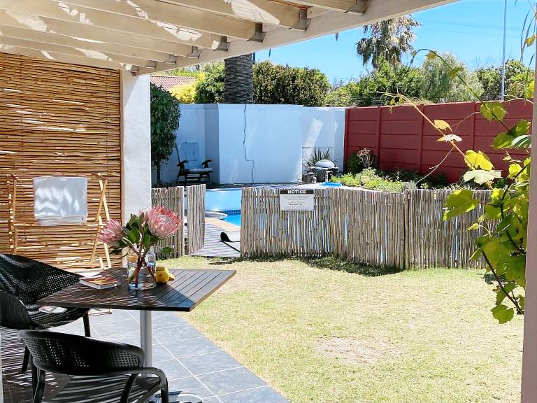 2stay Apartment Protea mit Poolblick und Terrasse