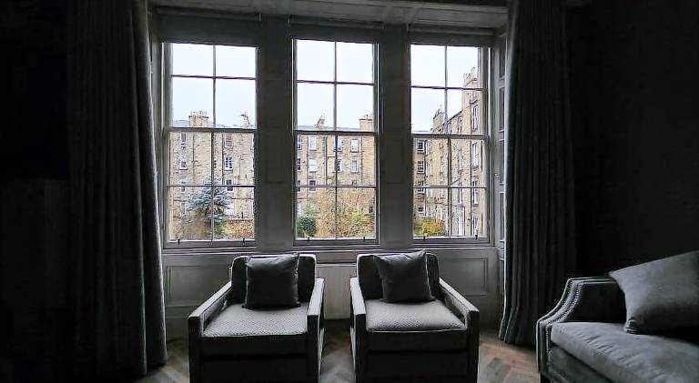 2 Bedroom Sofa bed in livingroom Castle View 1st floor sleeps 6 — photo 5