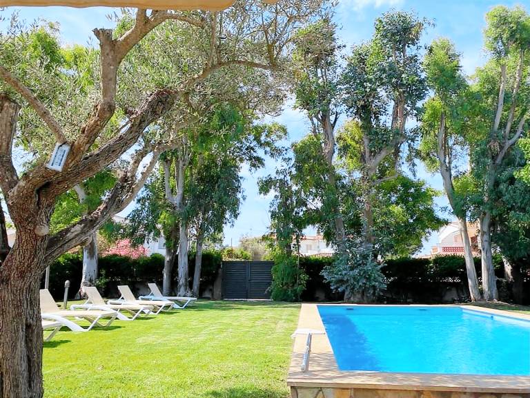 Villa with private pool, yard & barbeque — photo 2