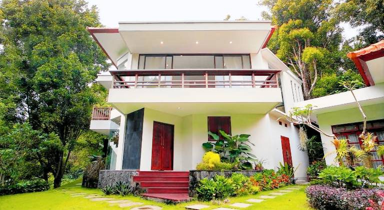 150 m&sup2; Villa