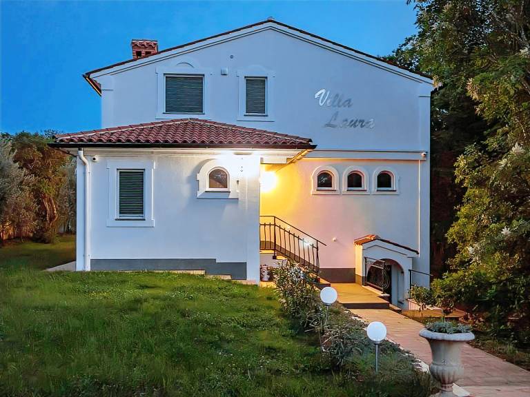 Ample vacation home with private pool, terrace & barbeque | Pets are welcome — photo 5