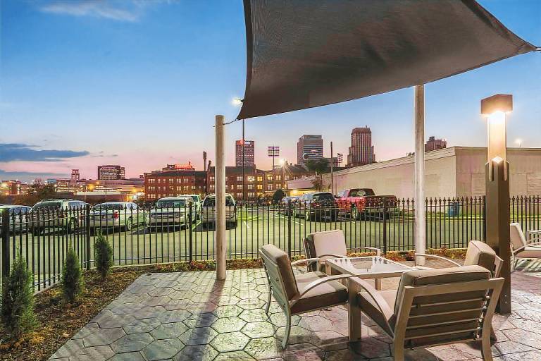 La Quinta Inn & Suites by Wyndham Memphis Downtown — photo 5