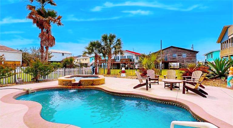 Pleasant house with pool | Next to the beach | Pets allowed in Garden City, SC