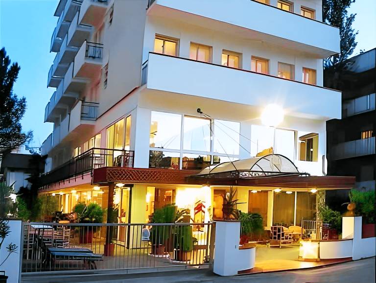 Hotel B&B Montecarlo in Milano Marittima