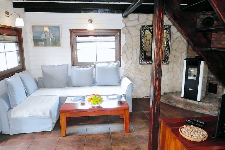 Vacation home with yard, grill & patio — photo 3