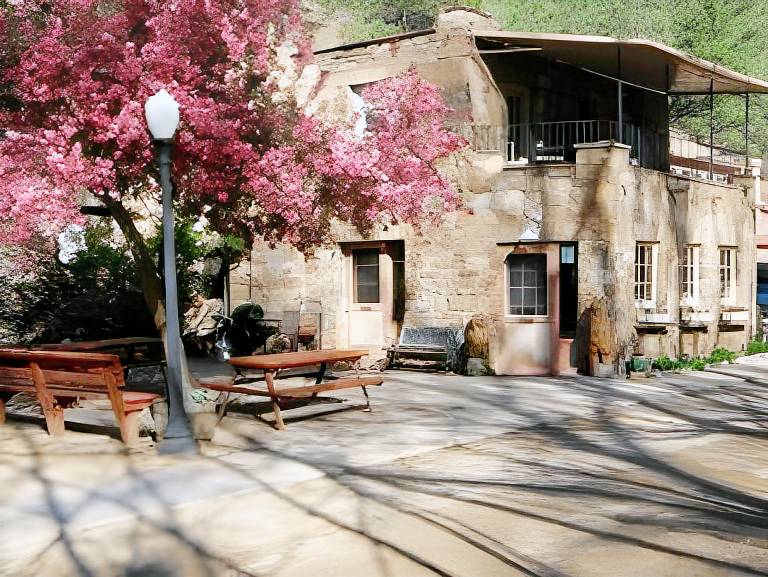 Lodge Boulder
