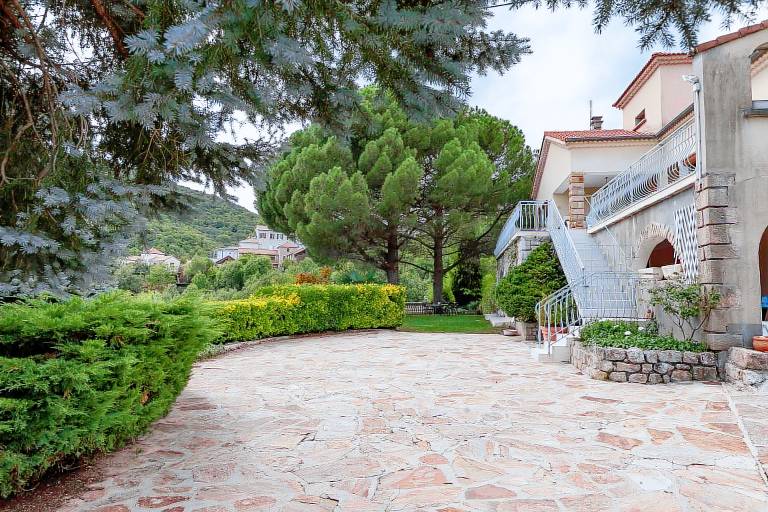 Apartment 'Chataigniers' with Mountain View, Private Pool and Wi-Fi — photo 3