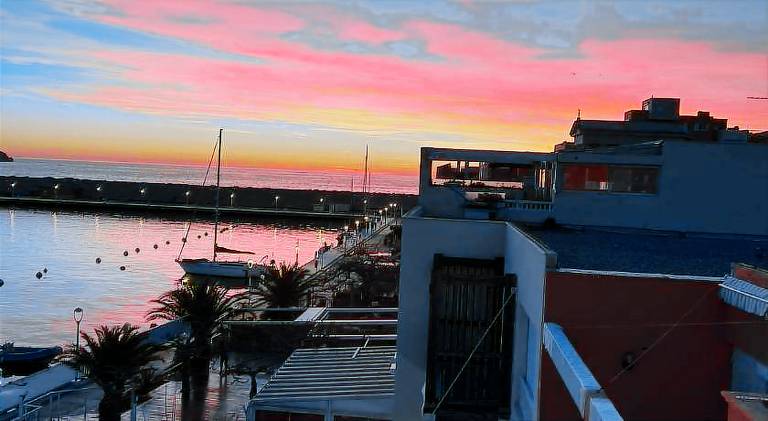 Holiday apartment with patio & grill in Marseille