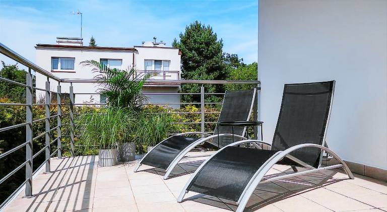 Rental apartment with patio — photo 5