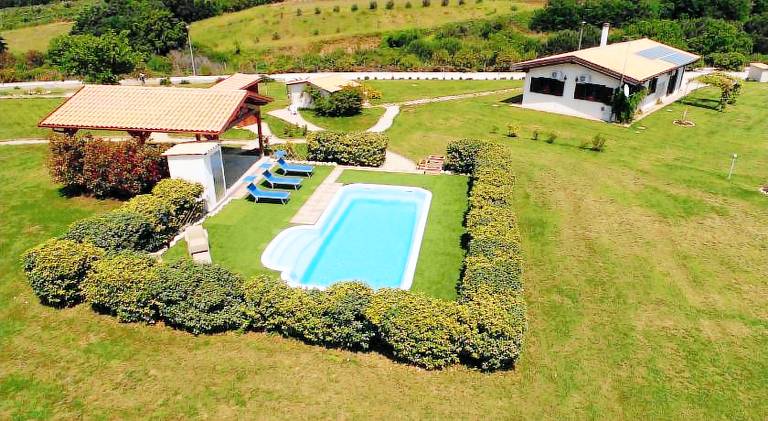 Villa with pool, yard & patio — photo 4