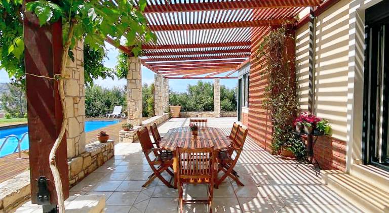 Villa with jacuzzi & pool — photo 3