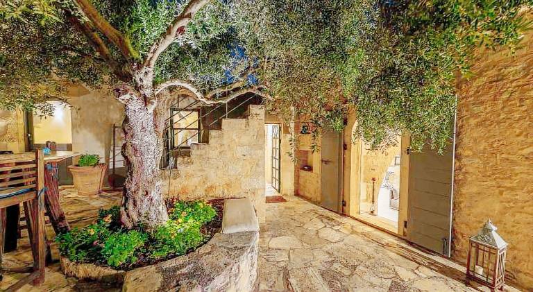Villa with garden, pool & patio — photo 5