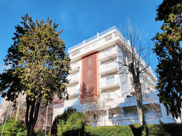 Rental apartment with pool & patio | Beach view in Pineto