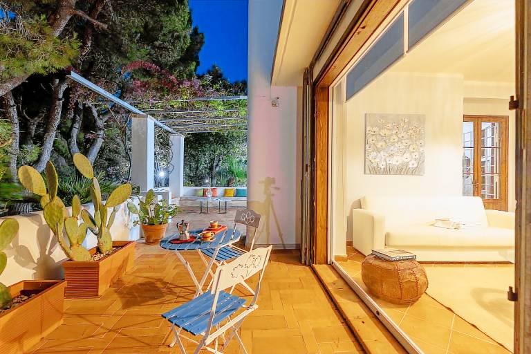 Children-friendly beautiful villa with patio, private pool & barbecue | Panoramic view | Dogs allowed — photo 4