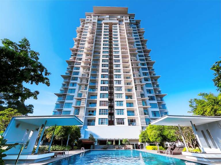 Charming holiday apartment with patio, sauna & hot tub | Close to Petaling Street | Pet-friendly — photo 2