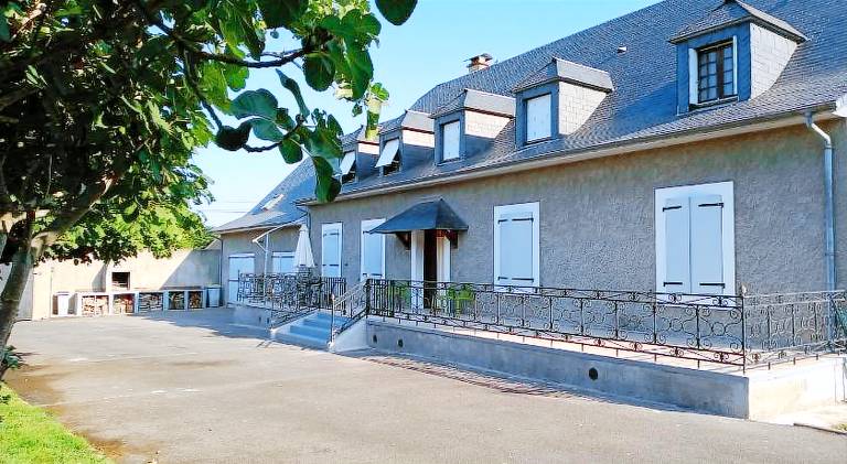 Vacation home with 3 rooms for 11 persons in Tarbes