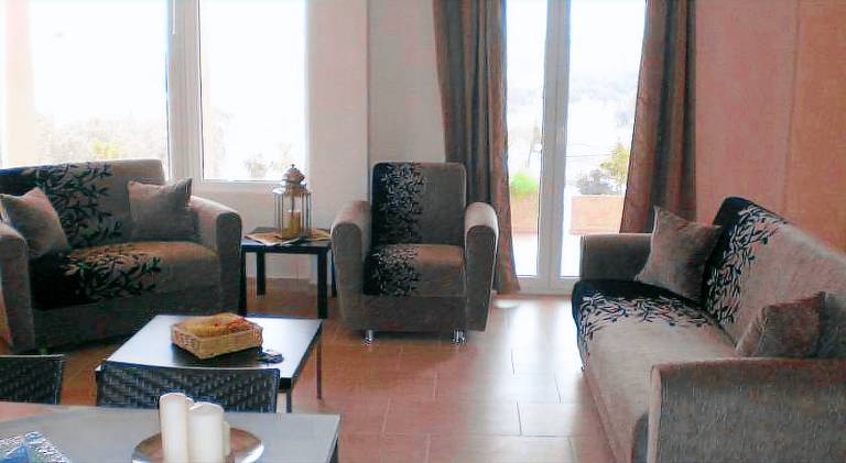 Fully equipped villa with terrace, garden & grill | Perfect for remote work | Pets are welcome — photo 2
