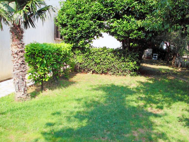Holiday apartment with barbeque, yard & terrace — photo 4