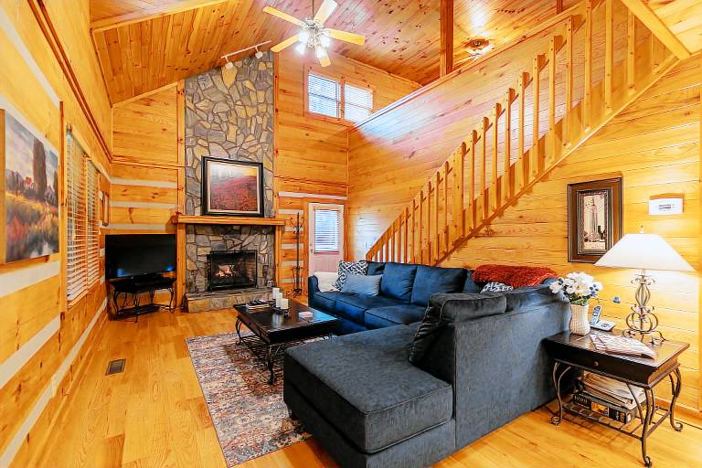 4J Getaway - Rustic cabin between Boone & Blowing Rock with hot tub — photo 2