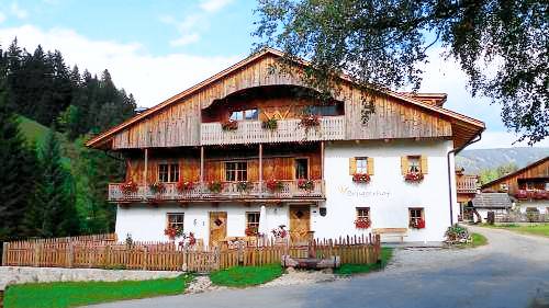 Casa Lago di Braies