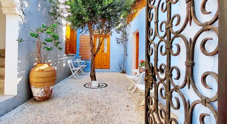 Apartment with patio | Pet-friendly — photo 3