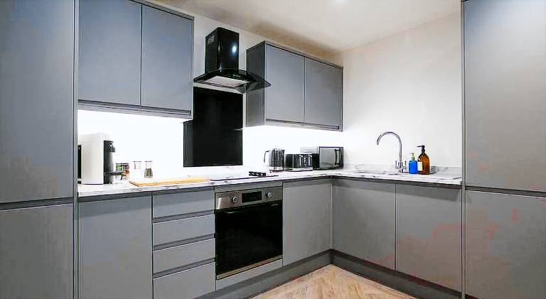 Cell Block 8 - Prison Flat - Sleeps 7 with Parking — photo 4